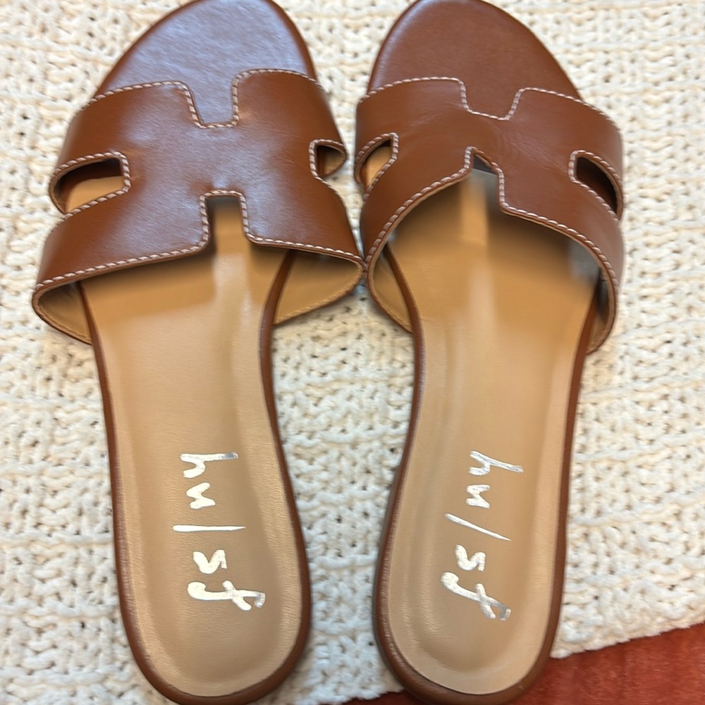 Brown classic sandal size 9